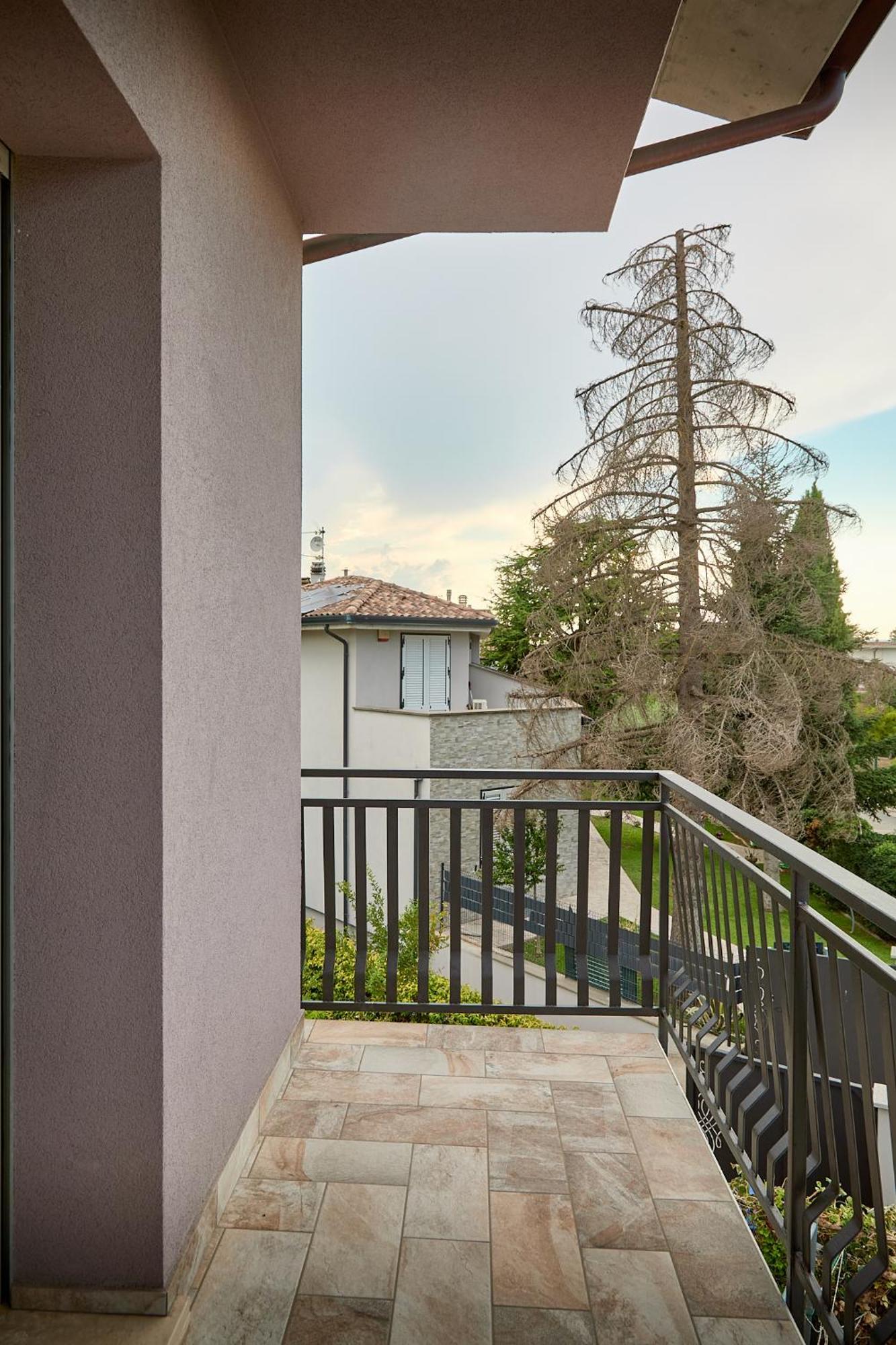 Mira Assisi Apartment Bastia Umbra Bagian luar foto