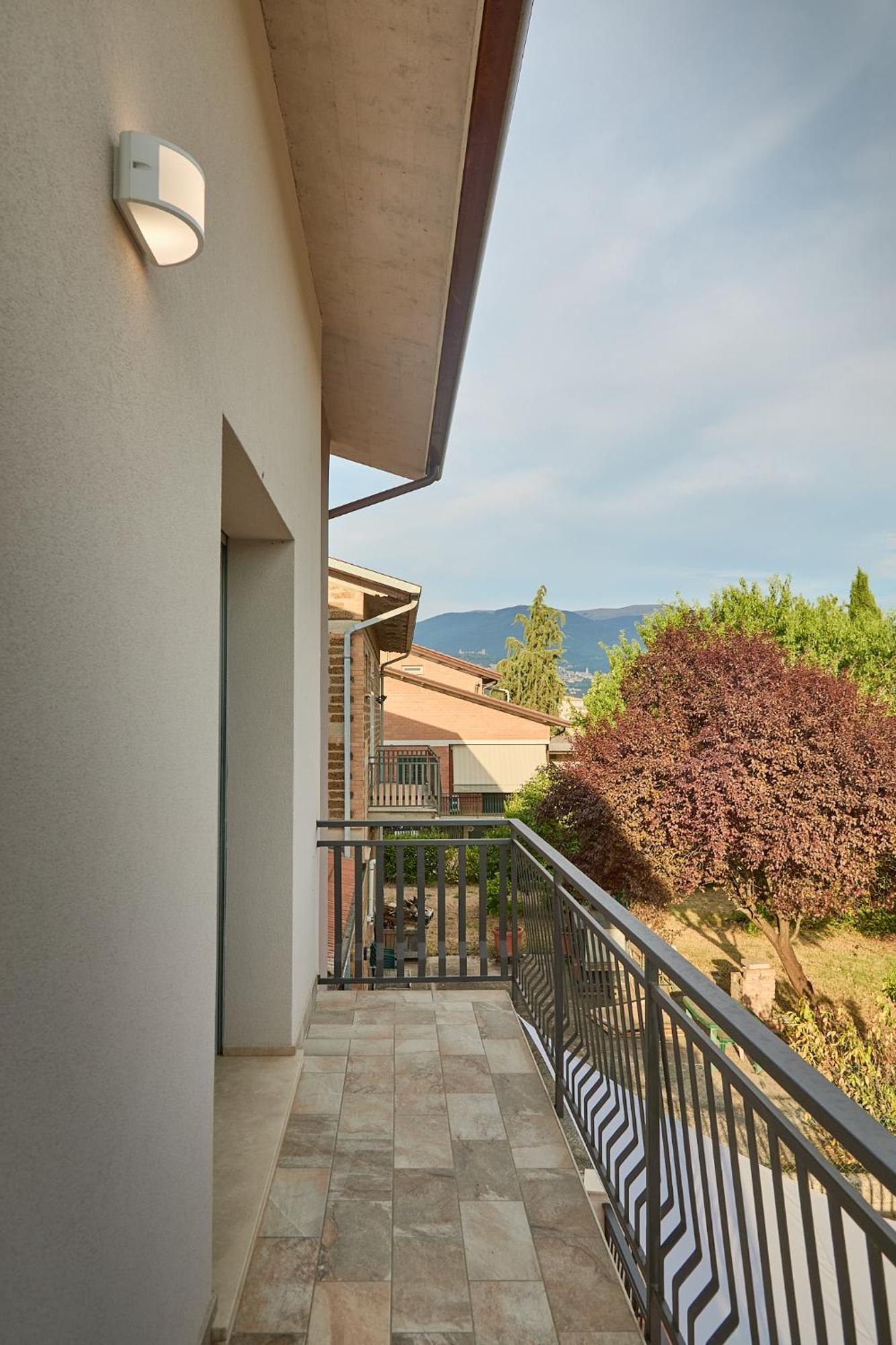 Mira Assisi Apartment Bastia Umbra Bagian luar foto
